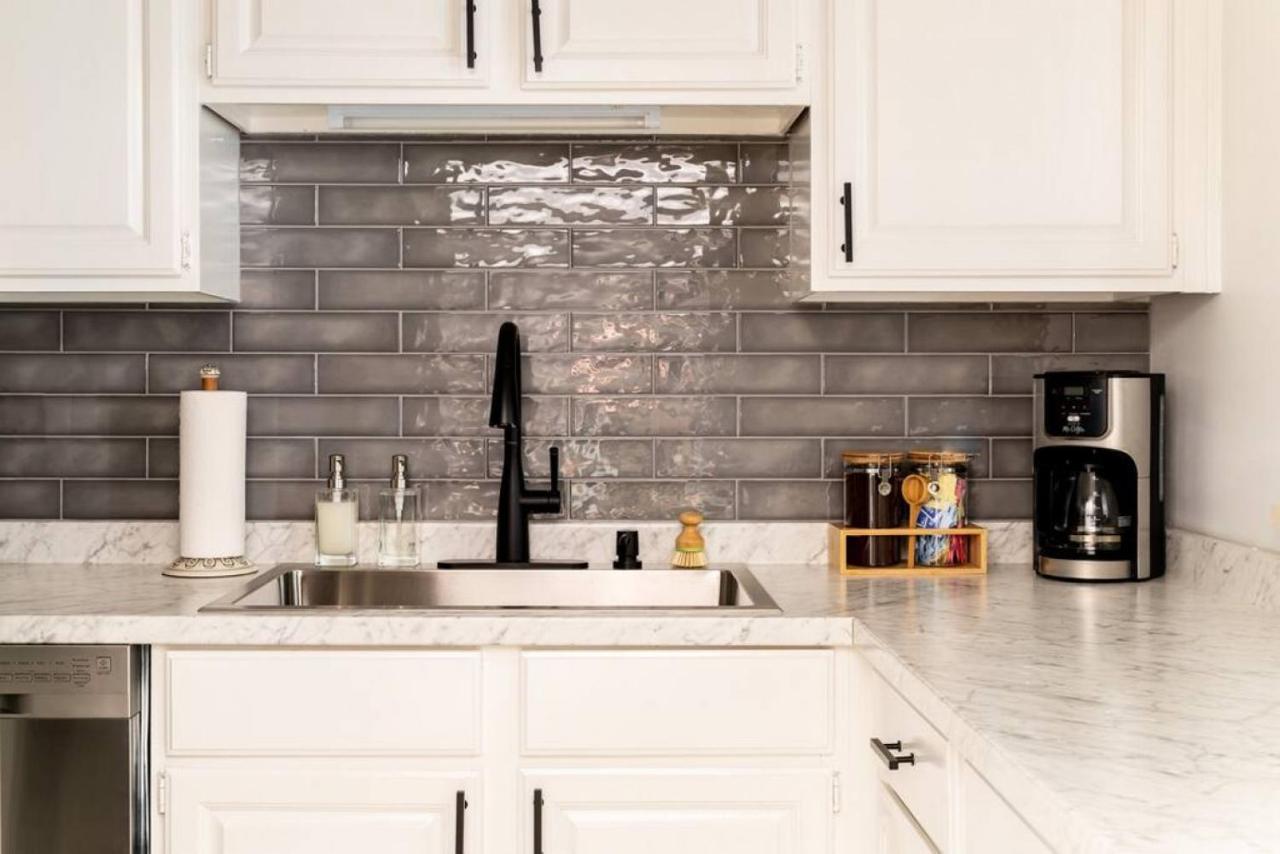 Stylish Downtown Nashville 3 Beds, 1 Bedroom With Private Patio, Parking المظهر الخارجي الصورة
